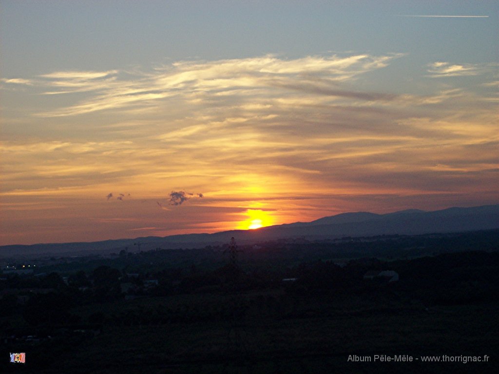 100 4264.JPG - Coucher de soleil sur le massif des maures.03 aoüt 2010